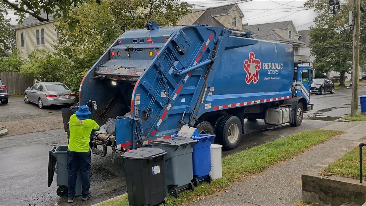 Big Republic Services Mack MRU New Way King Cobra Garbage Truck