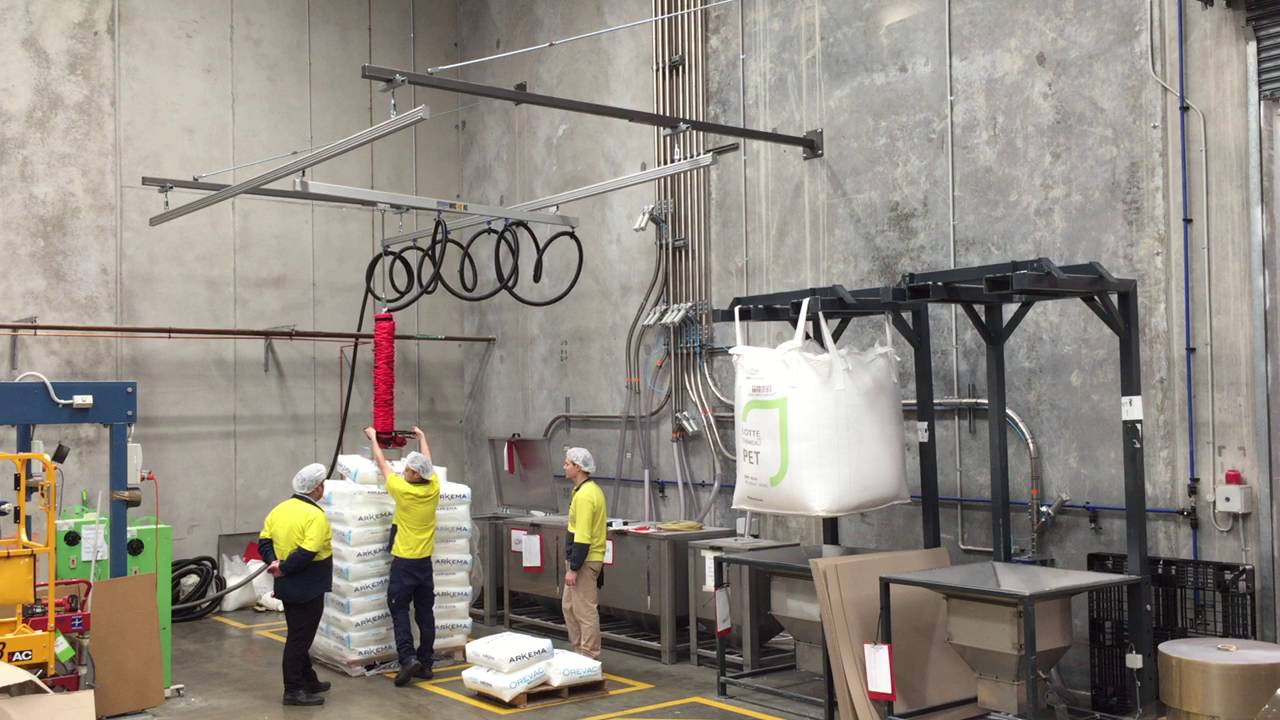 Vacuum lifting bags