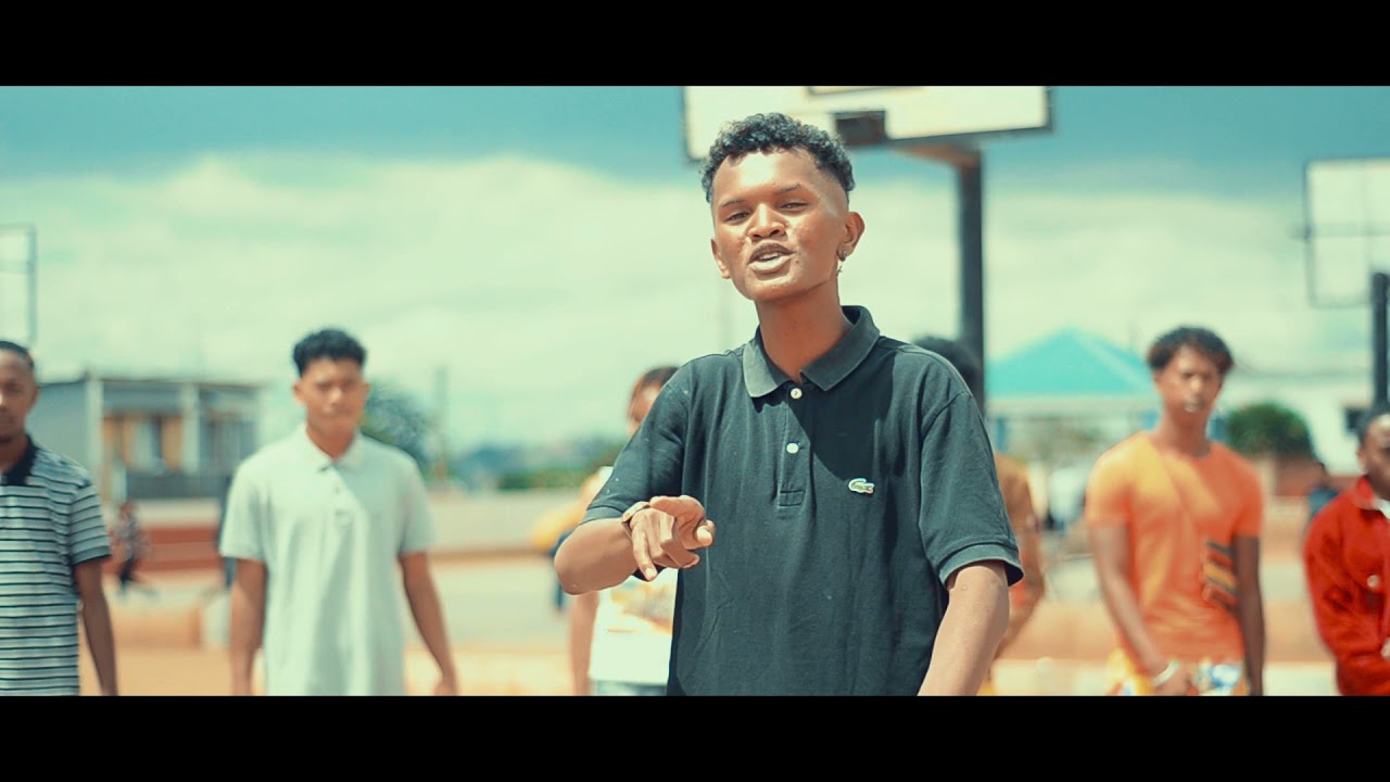 TRAPASIKA _-_ MPONIN'ITAOSY (Clip Officiel)