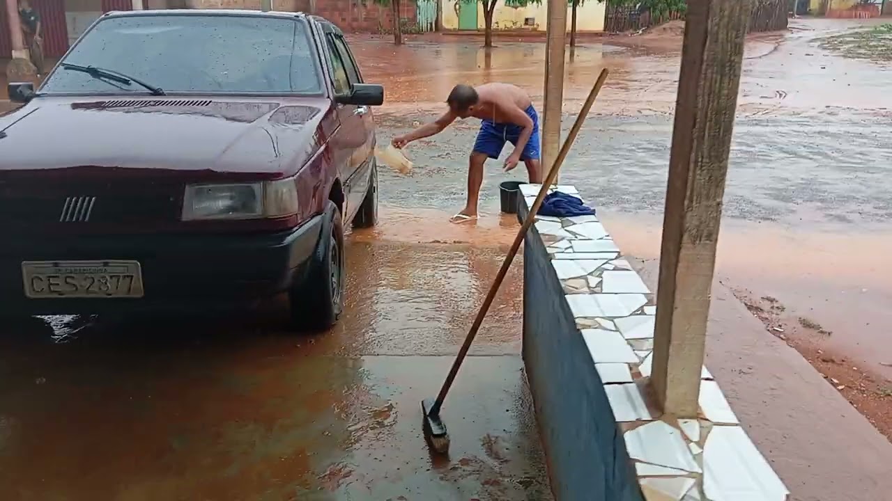 APROVEITA PARA LAVAR O  CARRO 