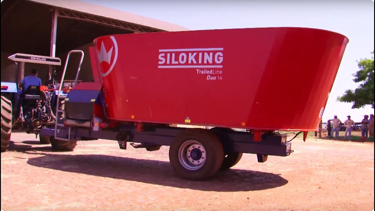Economia e eficiência com SILOKING vagão de mistura. (SILOKING TrailedLine Duo 14-T)