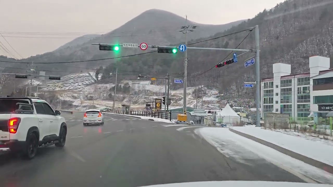 태백산 눈축제 앞두고 때마춰 눈이온다 눈폭탄 떨어져서 온통 눈꽃천지 되길ᆢ