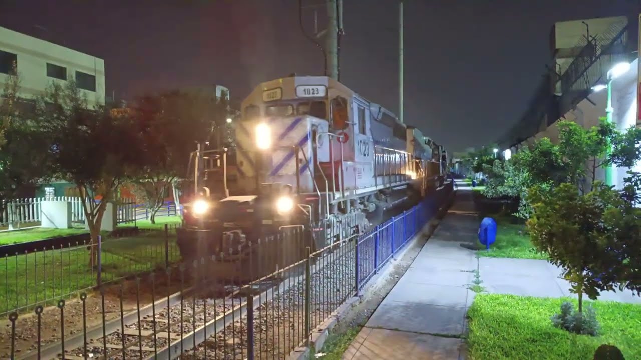 EMD SD40-2 #1023 & SD40-T2 #1024 & GE C40-8W #1033