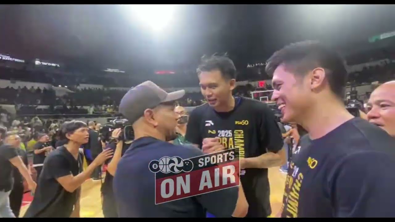 Празднование чемпионства TNT Tropang GIGA на корте после победы над Ginebra в седьмой игре