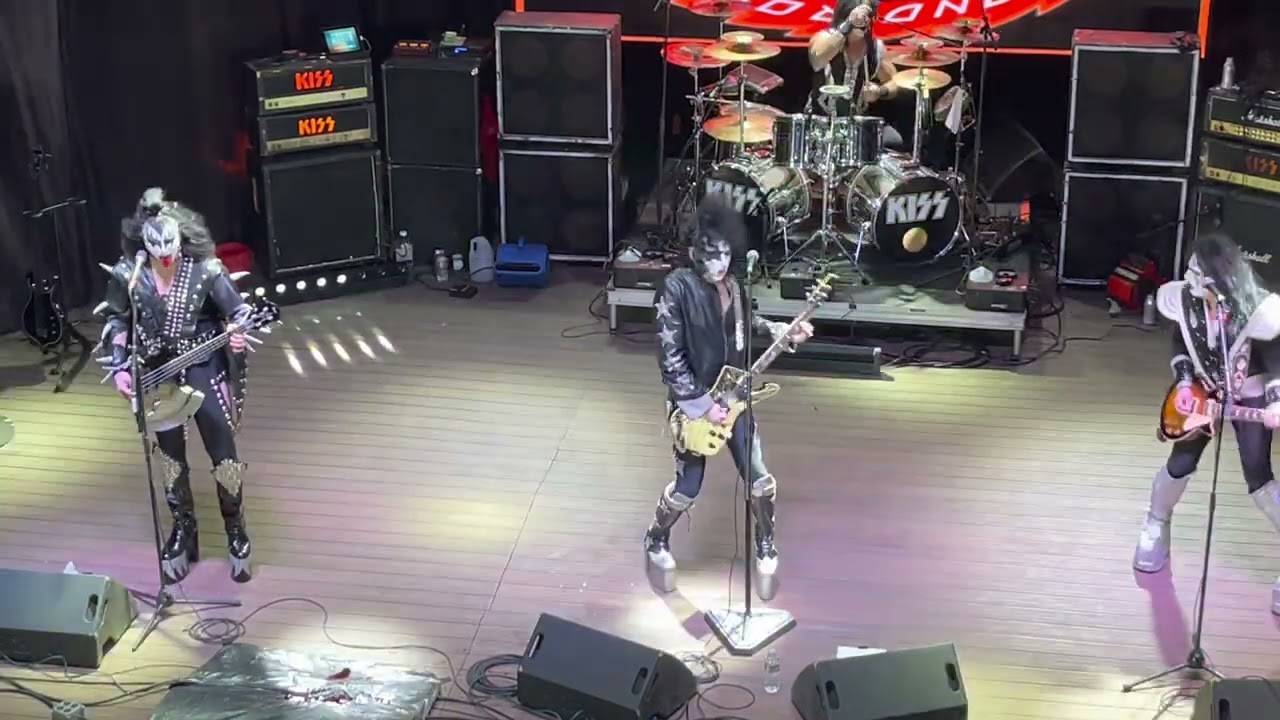 Kiss Tribute Rock & Roll Over Performing 