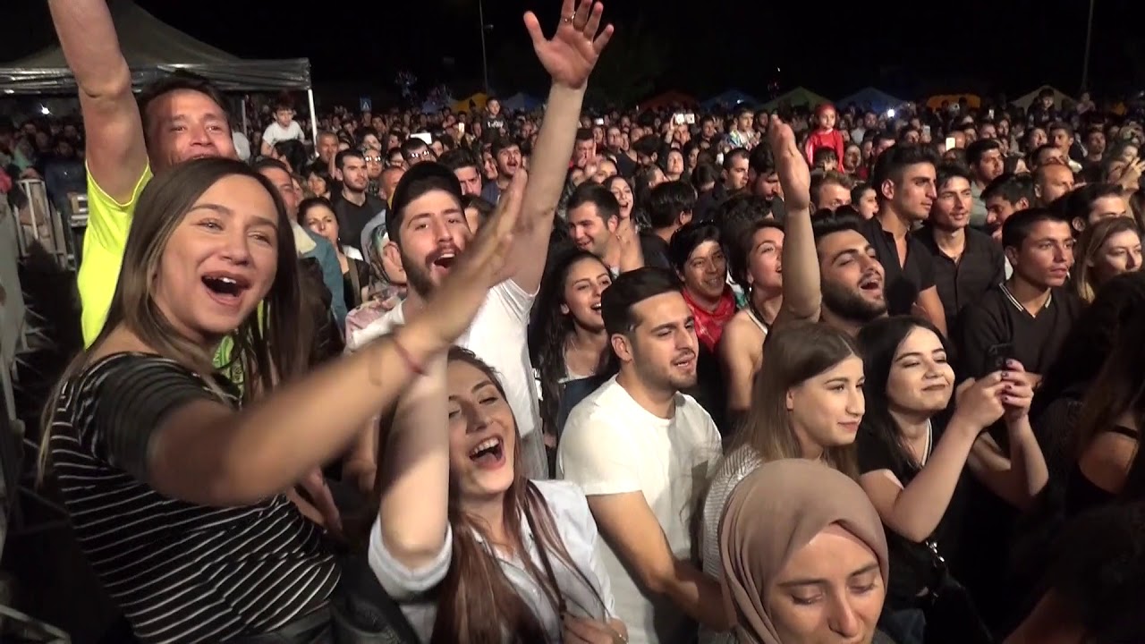 Eteği Belinde / Kerem ALBAYRAK konser performans