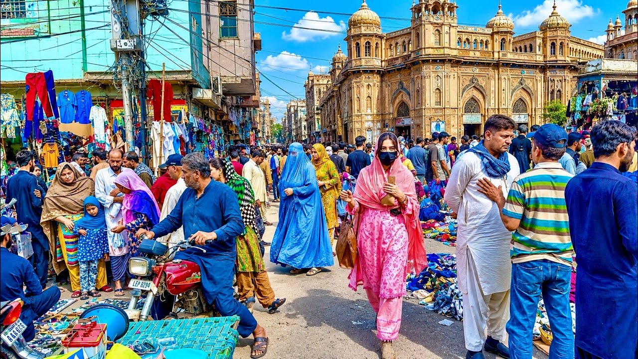 BHATTI CHOWK: Lahore Pakistan 🇵🇰 | Street Life & 4K Walking Tour