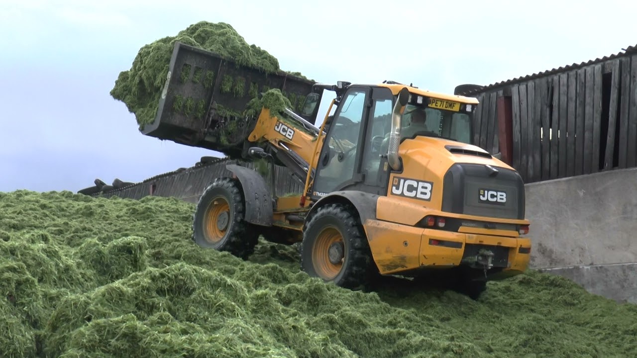 Silage '22 Two working the silage pit JCB TM 320 30th May 2022