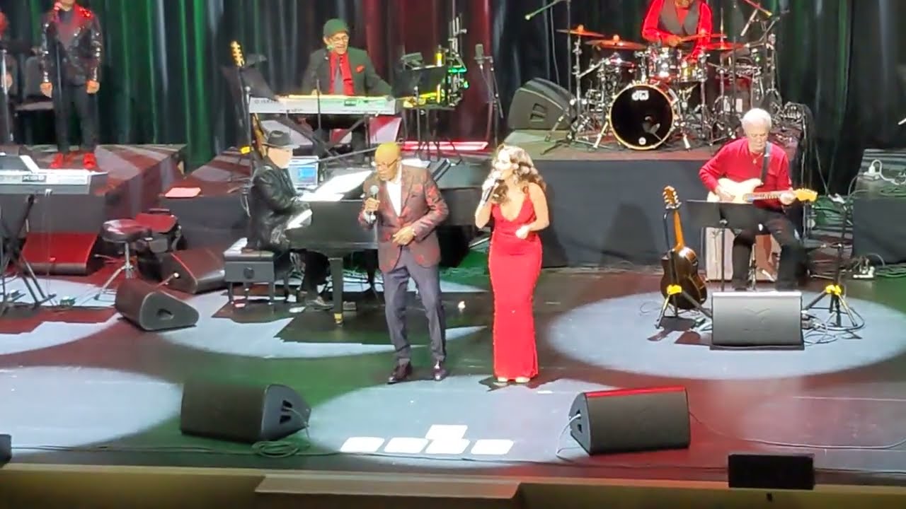 Haley Reinhart opening "Home For the Holidays" Waukegan, IL 12-21-24