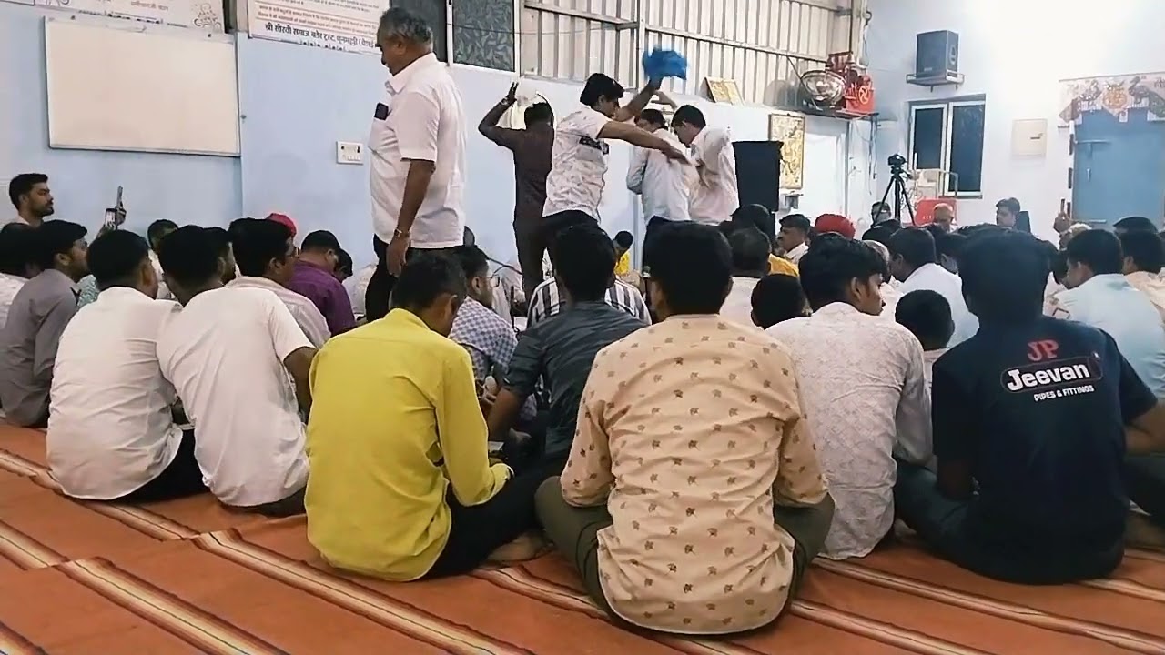 आई माता रा रथड़ा आया भगतोरी पोल मीठा बोले मोरिया जीनी उडे गुलाल 🙏