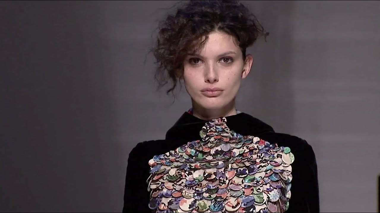 Giorgio Armani - 2016 Fall/Winter Womenswear Fashion Show