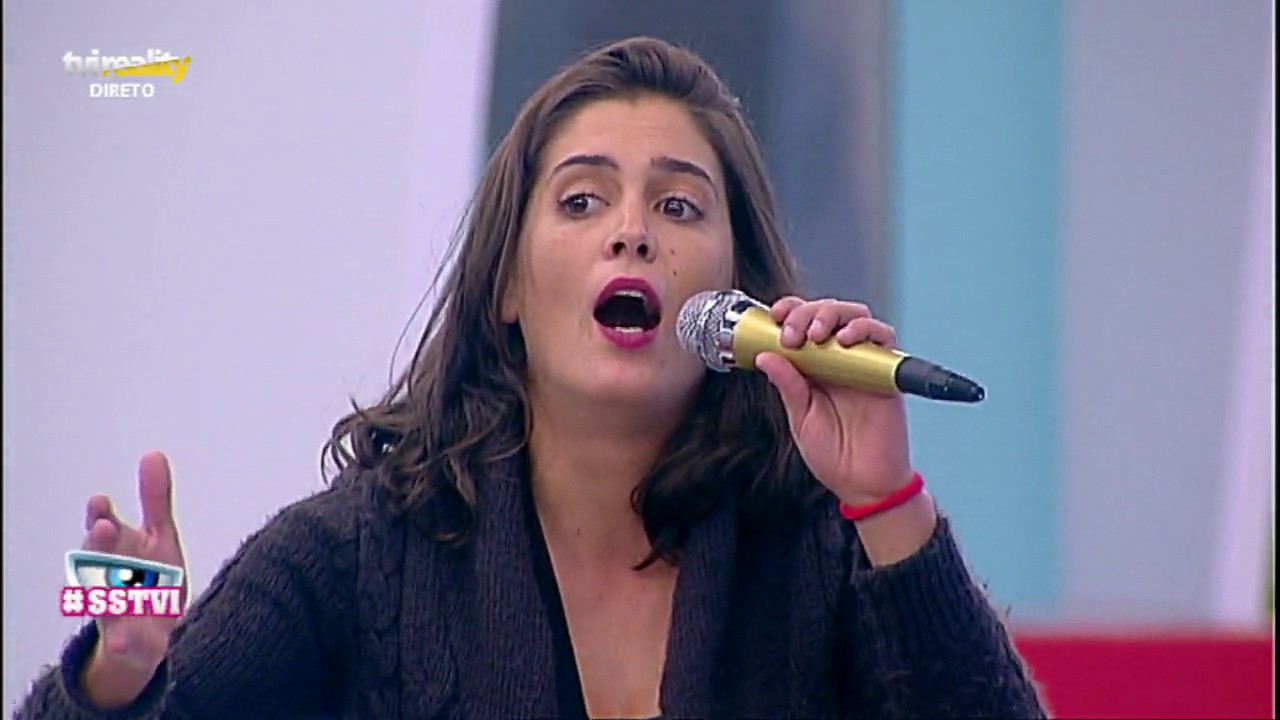 Voz surpreende Carla