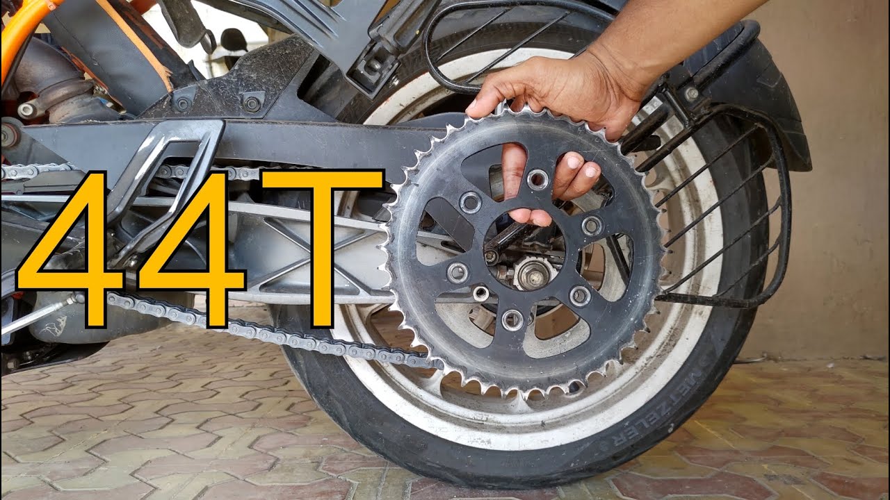 Small sprocket (15-44T) in a KTM RC 390 | 390 Duke chain sprocket in RC390 | Also fits Bajaj Dominar