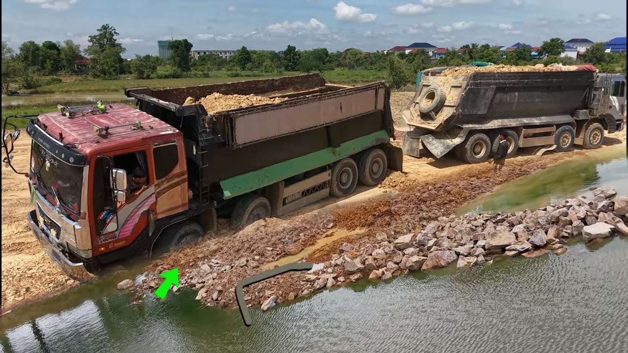 Incredible landfill! Dump Truck 25ton Driver Back Uploading overturned, Rescued Bulldozer KOMATS&rsquo;U&hellip;