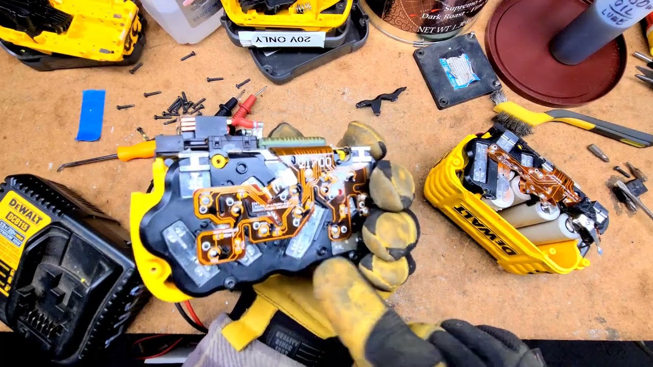 Ripping apart a DeWalt 60v battery 