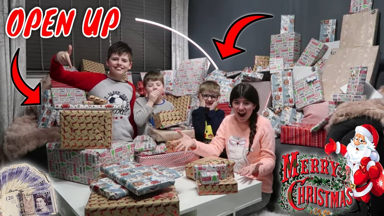CHRISTMAS MORNING OPENING PRESENTS