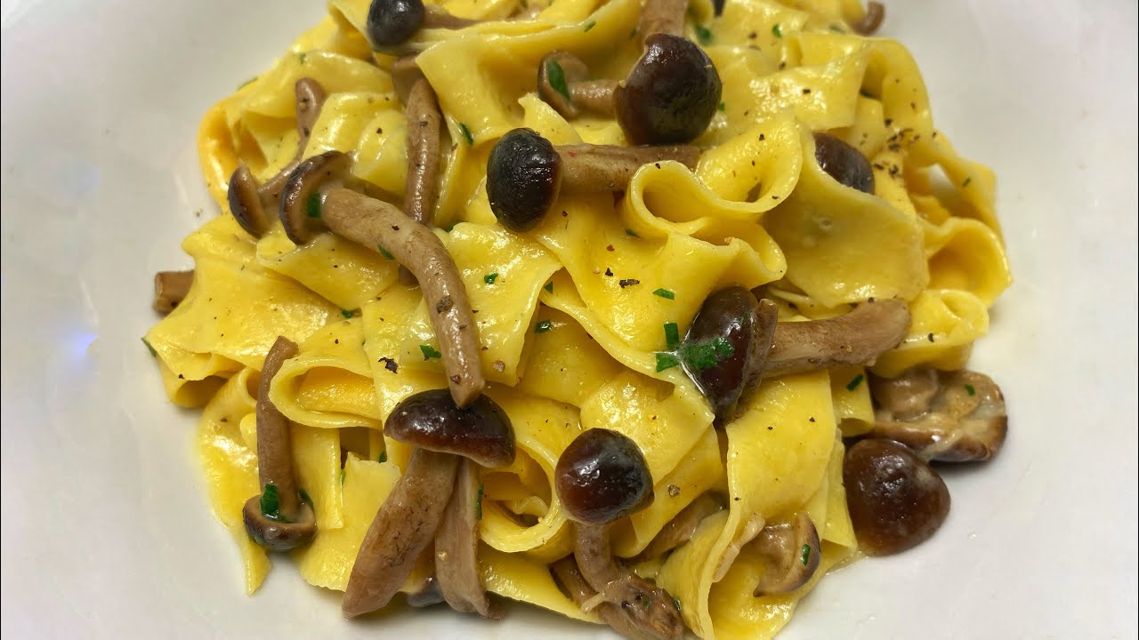 Prepara  le TAGLIATELLE all’uovo fatte a MANO! - [ TUTORIAL ASMR 🍄🍄]