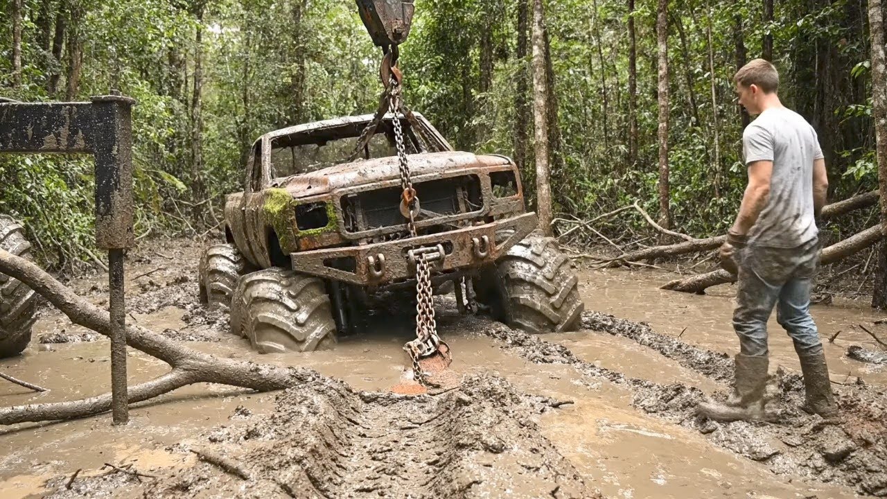 400$ Abandoned BIGFOOT Monster Truck In Mud Restored From Heavy Rust - Restore And Revive