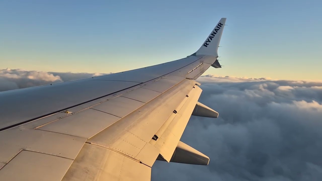 Ryanair B38M flight BCN-TFN.