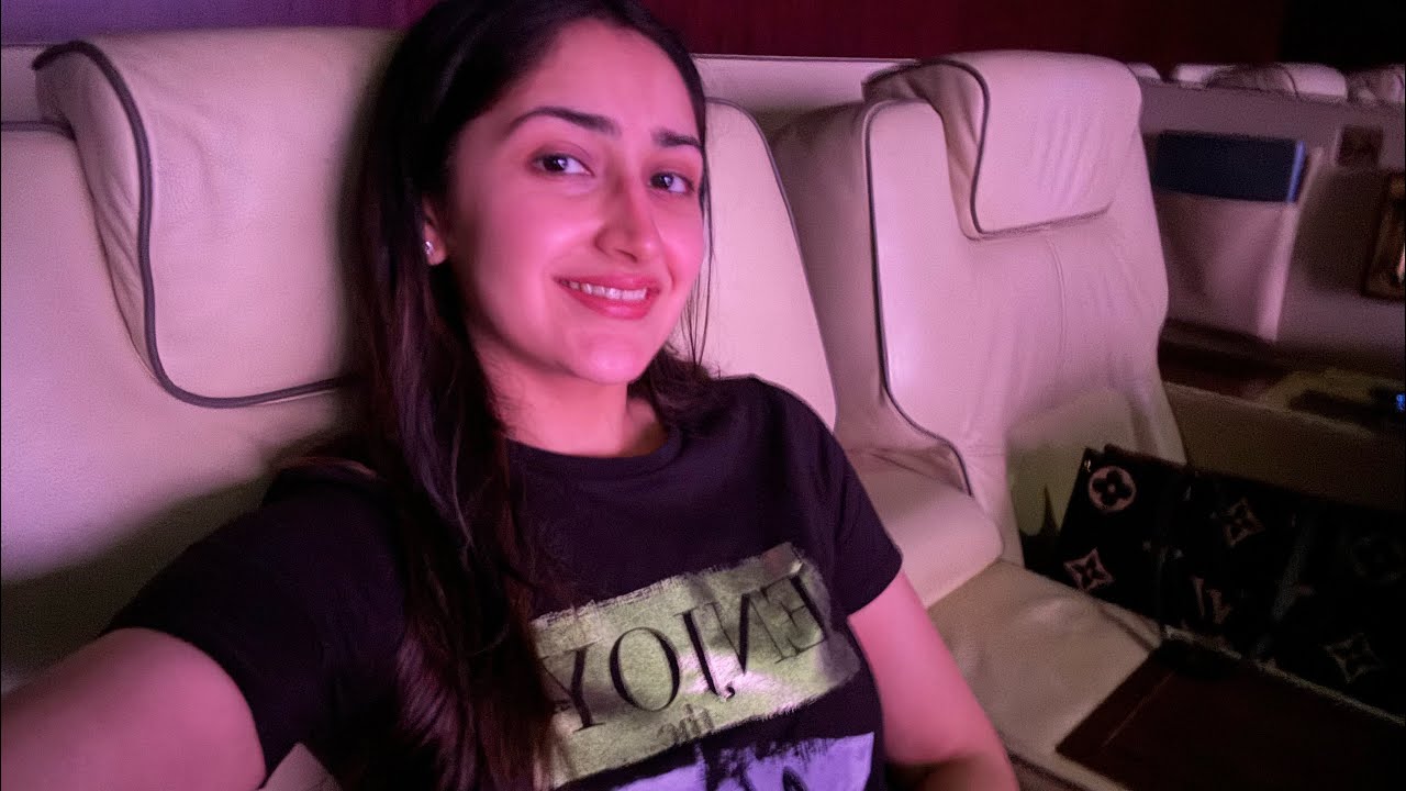First Solo Trip to Dubai | Flight Disaster | Went for a Movie alone | Travel