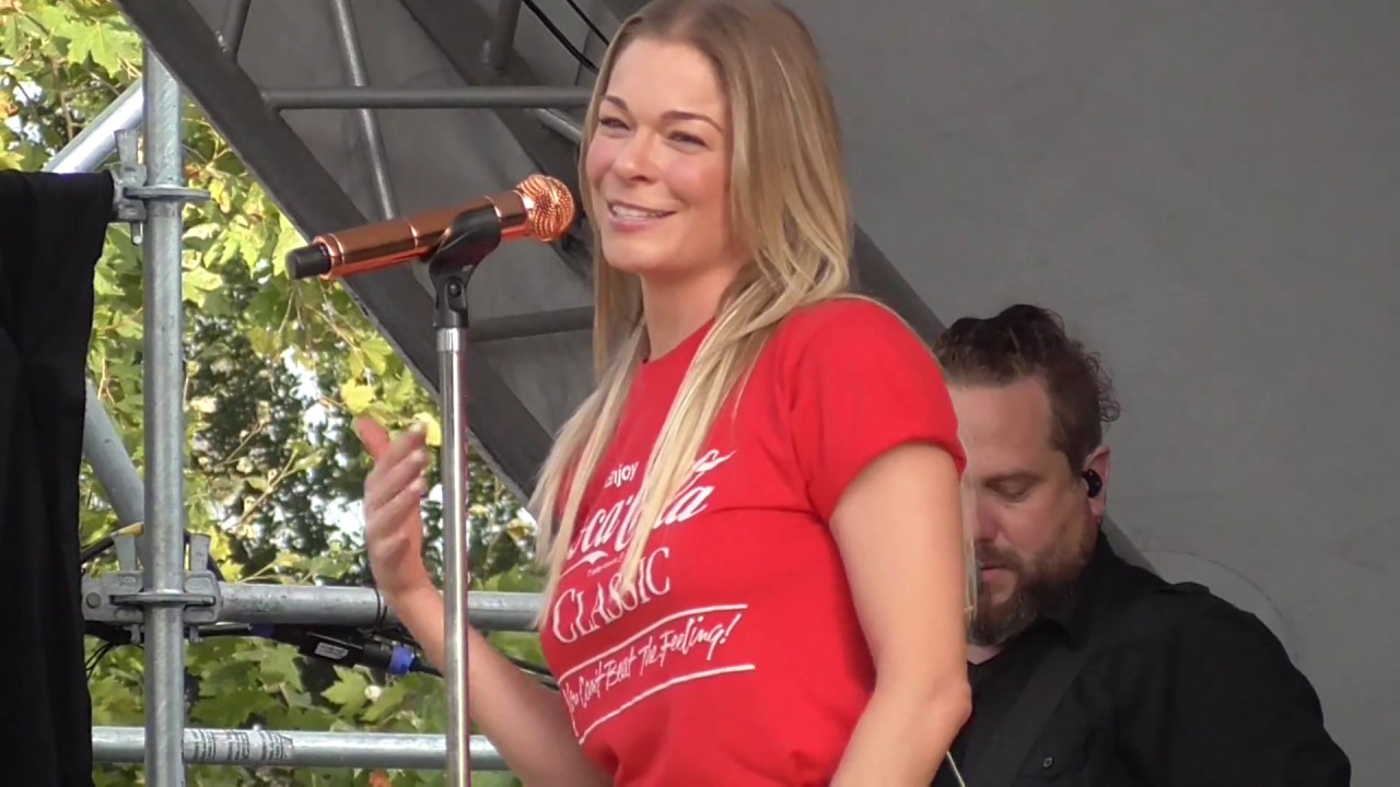 LeAnn Rimes One Way Ticket 2017