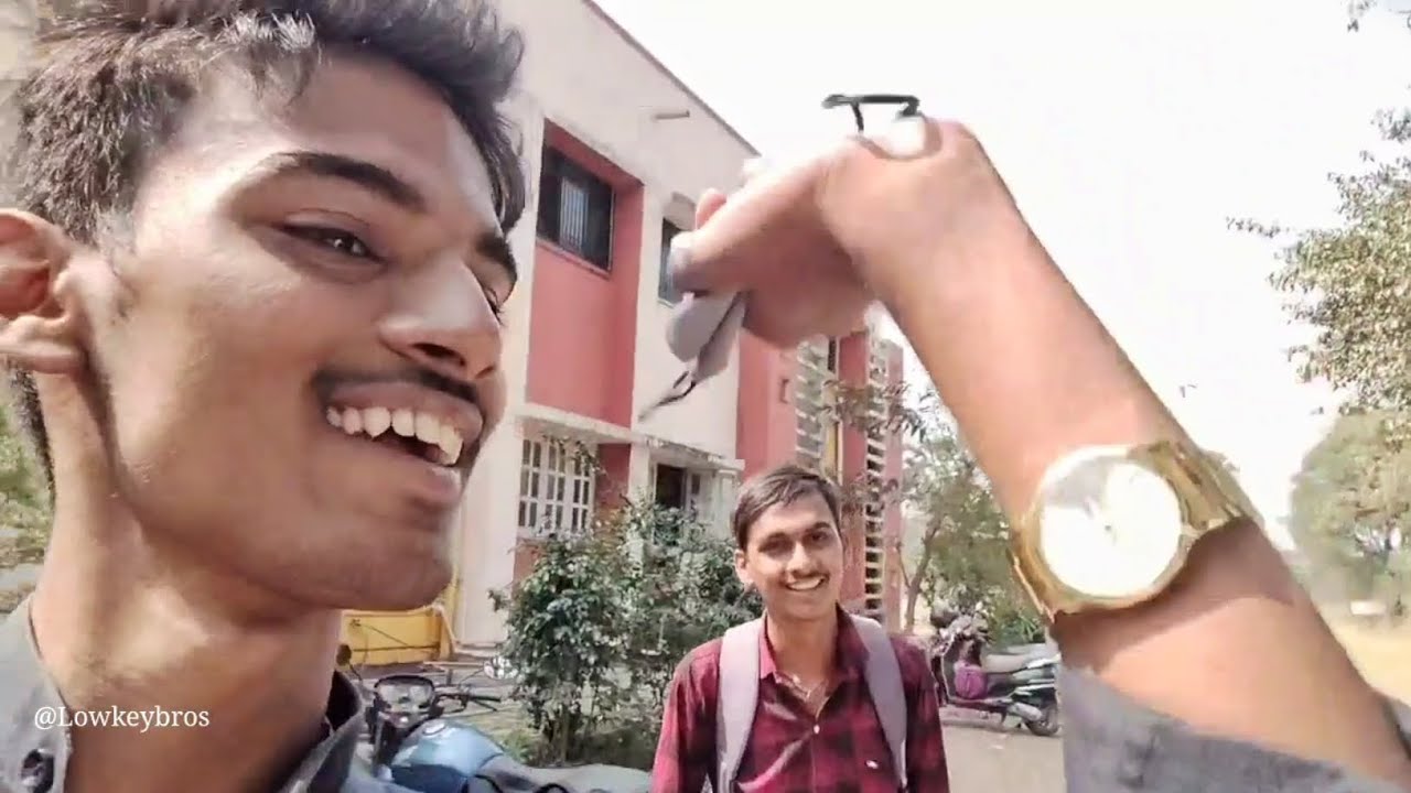 College Ke Bahar Ye Ho Gaya 😂😅