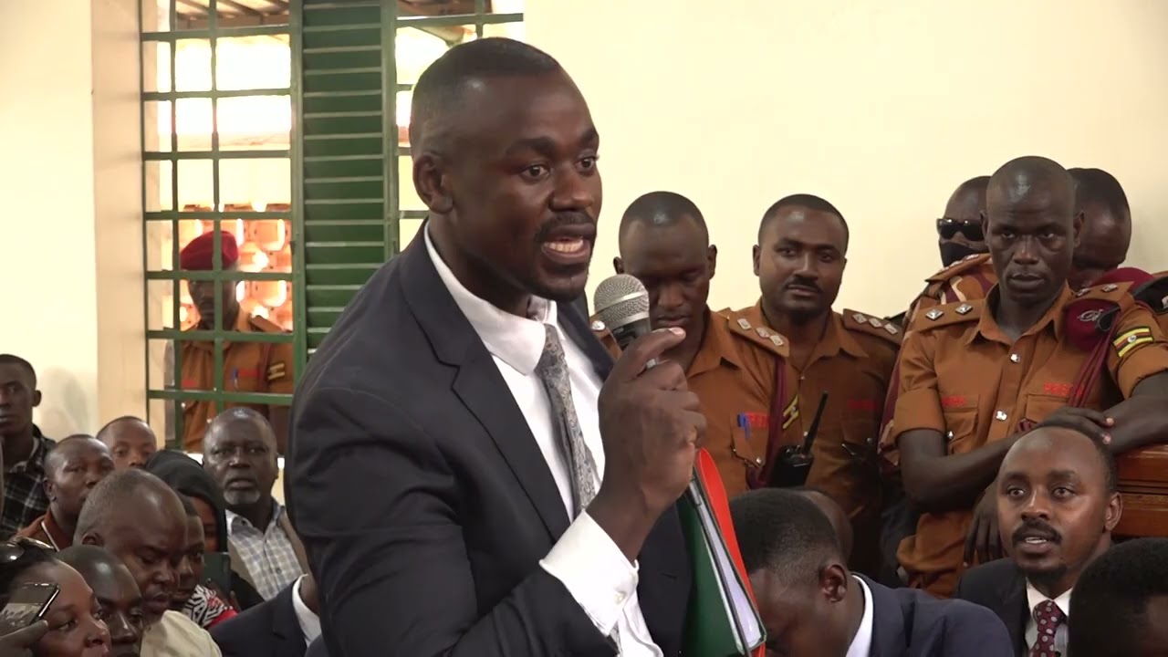 The Good, Bad and Ungly in DR. kiiza Besigye's Case in Nakawa Court while security raidind inside.