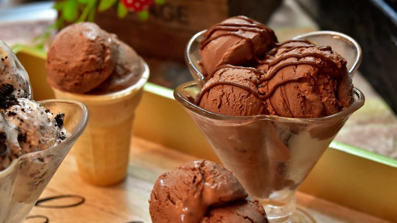 آيس كريم بثلاث مكونات بنكهة الشكولاته والاوريو.. أسهل وانجح وصفه Three-ingredient ice cream