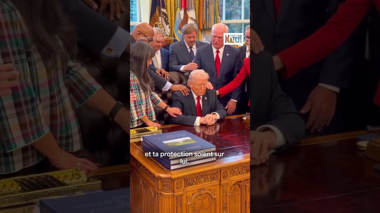 Des pasteurs &eacute;vang&eacute;liques prient pour Donald Trump dans le Bureau ovale #donaldtrump