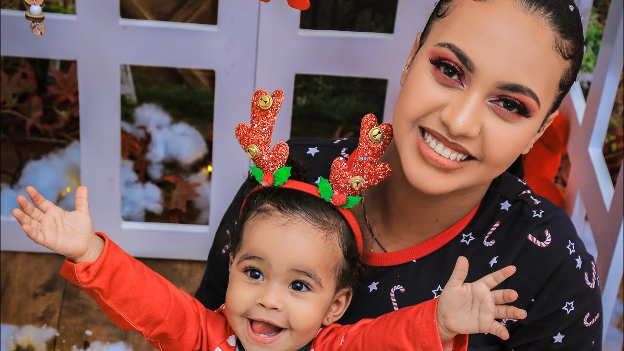 Charisma ወተት ውስጥ ዋኘች (Christmas photo shoot)