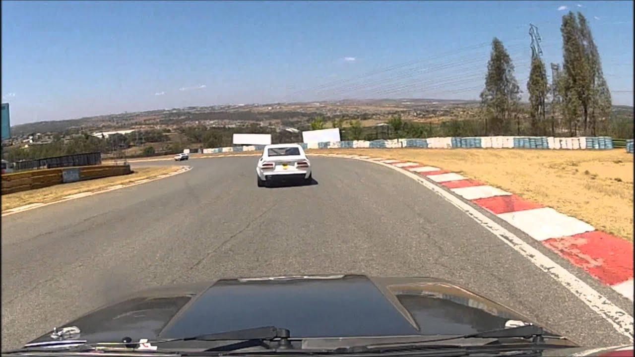 Alfa GTV6 3.0 Kyalami trofeo Race 27 september 2013 plus spinout on oil