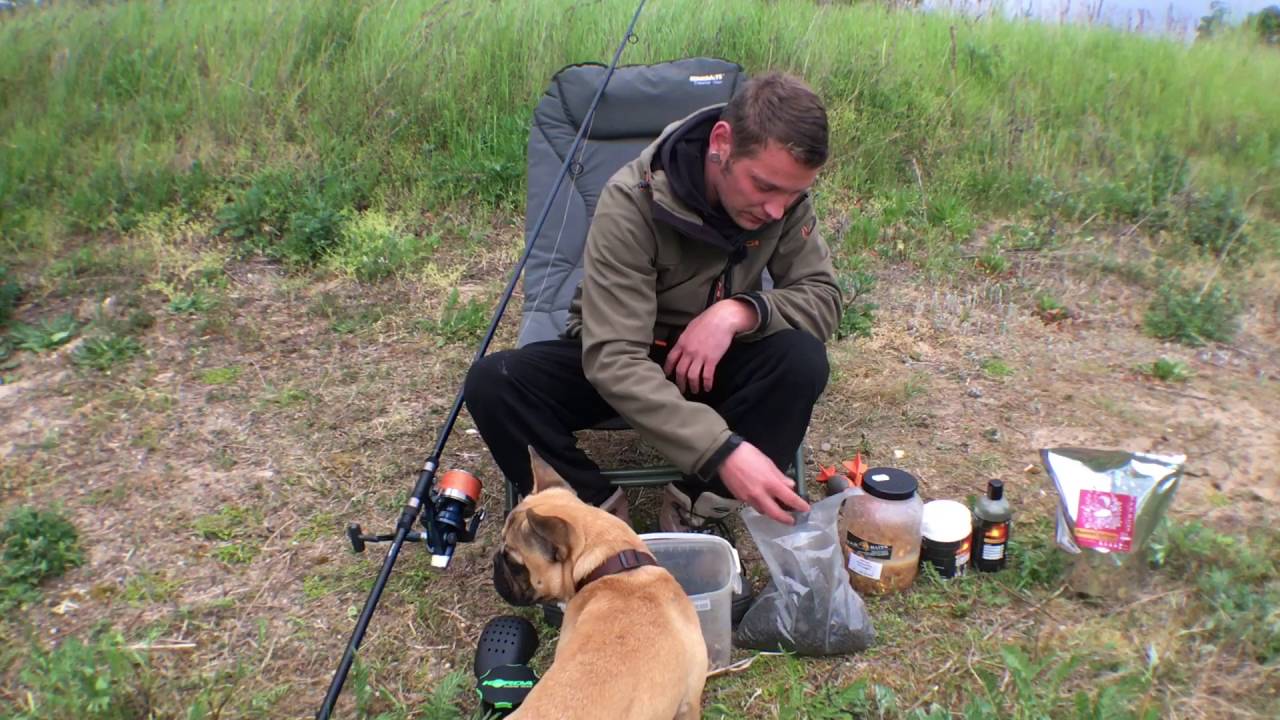 Füttern mit der Futterrakete beim Karpfenangeln mit RSR-Baits