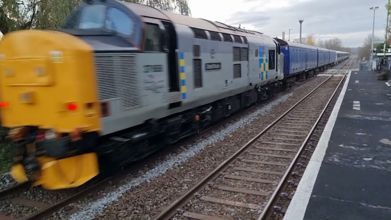 LSL's 37521 tnt D05 Group's 37688 on hire to GBRf growling passed Stewartby - 9th December 2021
