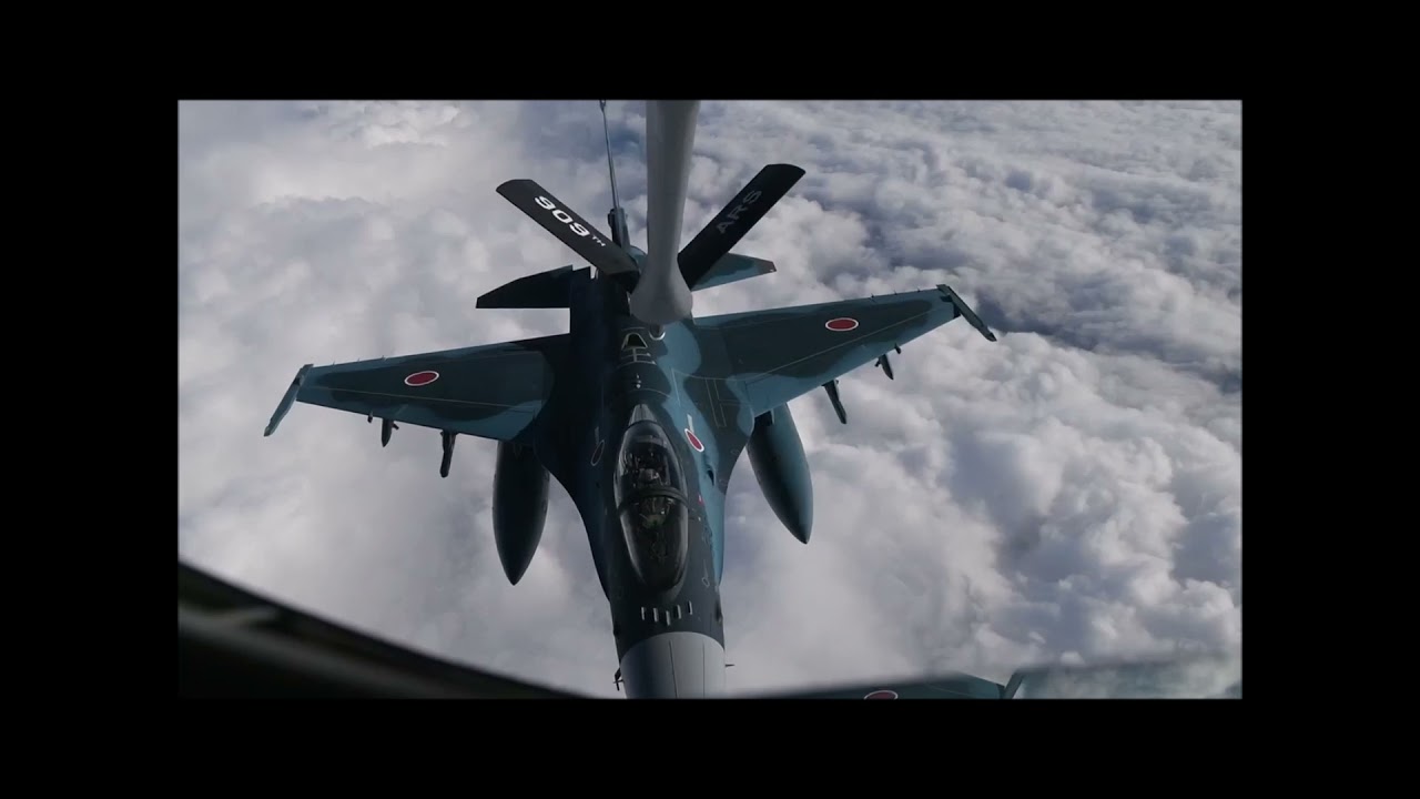 Japanese JASDF F-2A fighters refueling by an USAF KC-135R Stratotanker