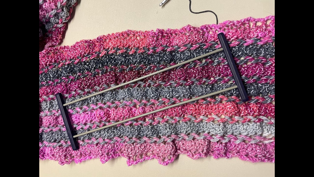 Guimpe haken tutorial: Roze, grijze sjaal gehaakt met de guimpe naald, Hairpin Lace Crochet