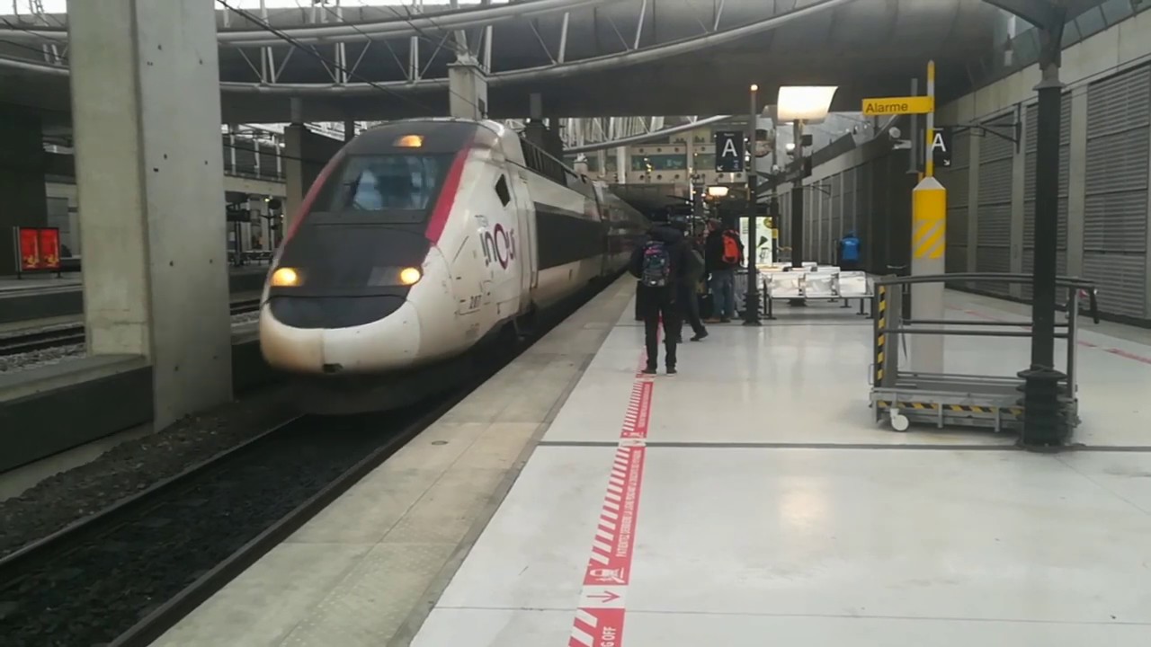 RER B et/and TGV à /at Aéroport Charles de Gaulle 2 TGV