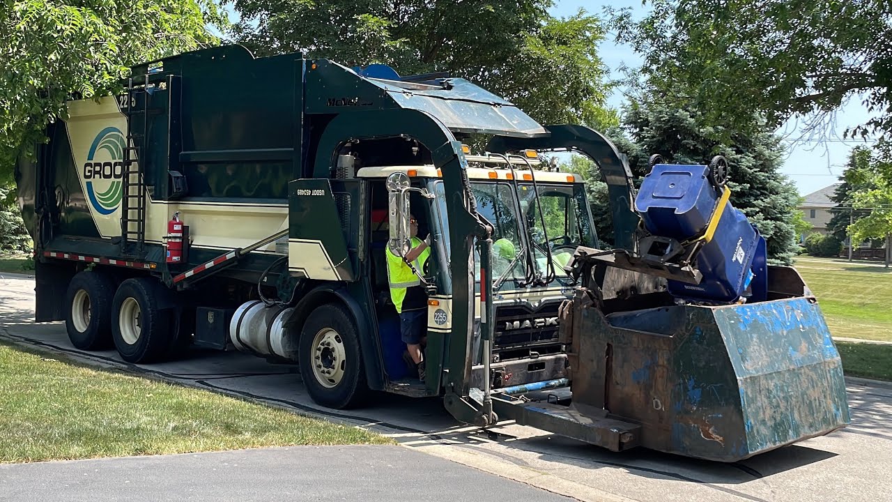 Groot Mack LEU McNeilus Atlantic Curotto Can Garbage Truck