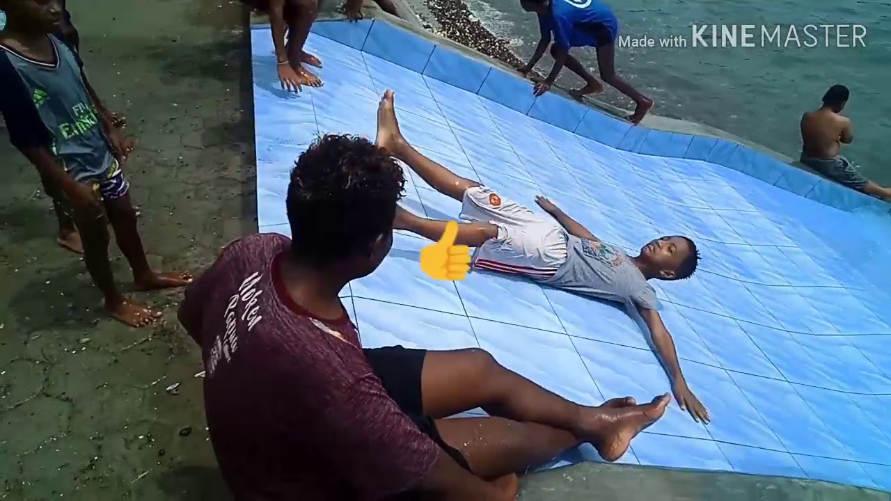 Serunya mandi di pantai |  mandi di pantai maradei || 32