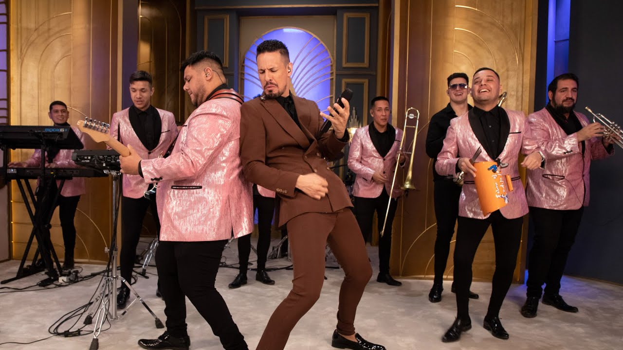 En vivo y con su banda, Rodrigo Tapari cantó 