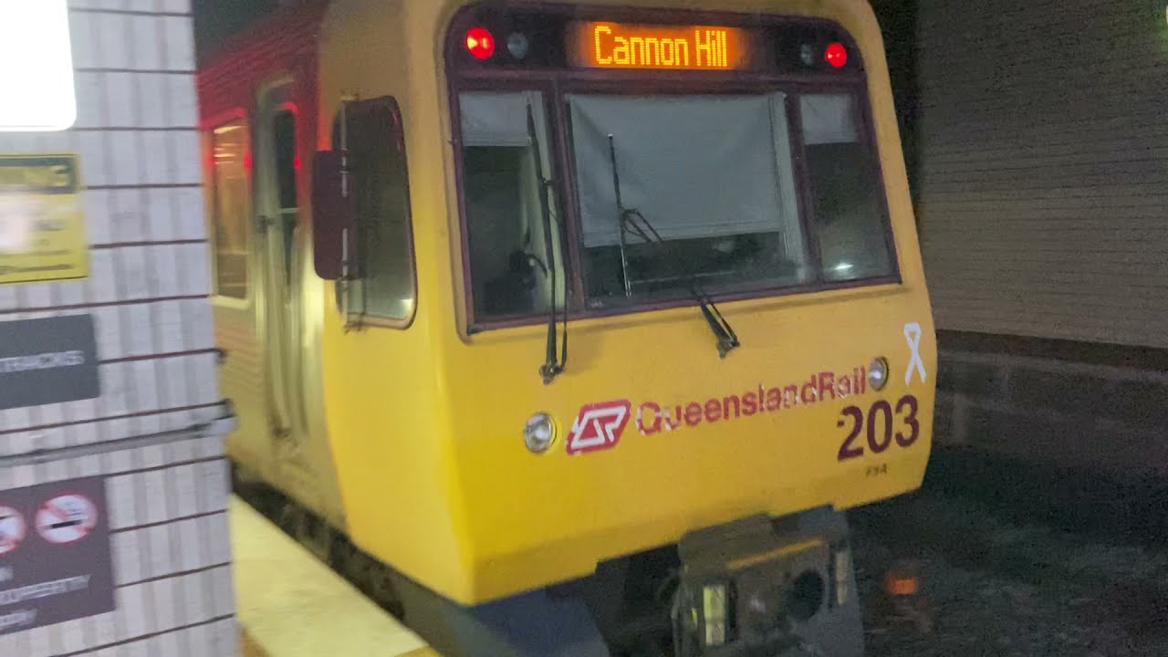 Qld Rail SMU 200 departing Central station (2)