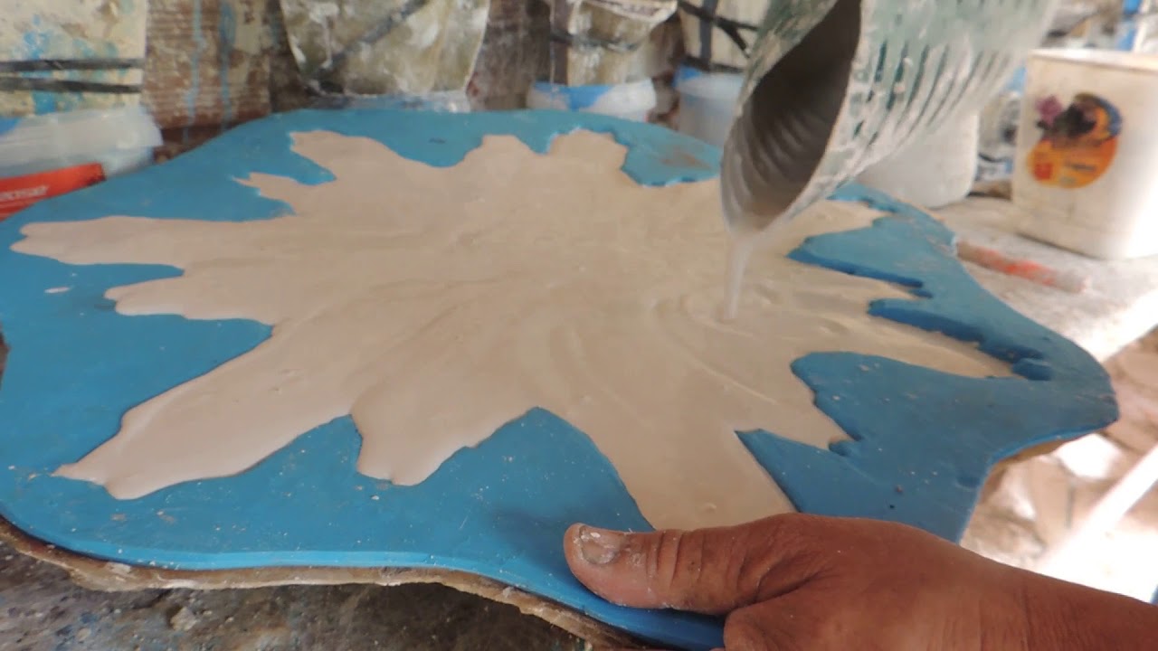 FABRICANDO E RETIRANDO A PEÇA DE GESSO DA FORMA DE SILICONE.