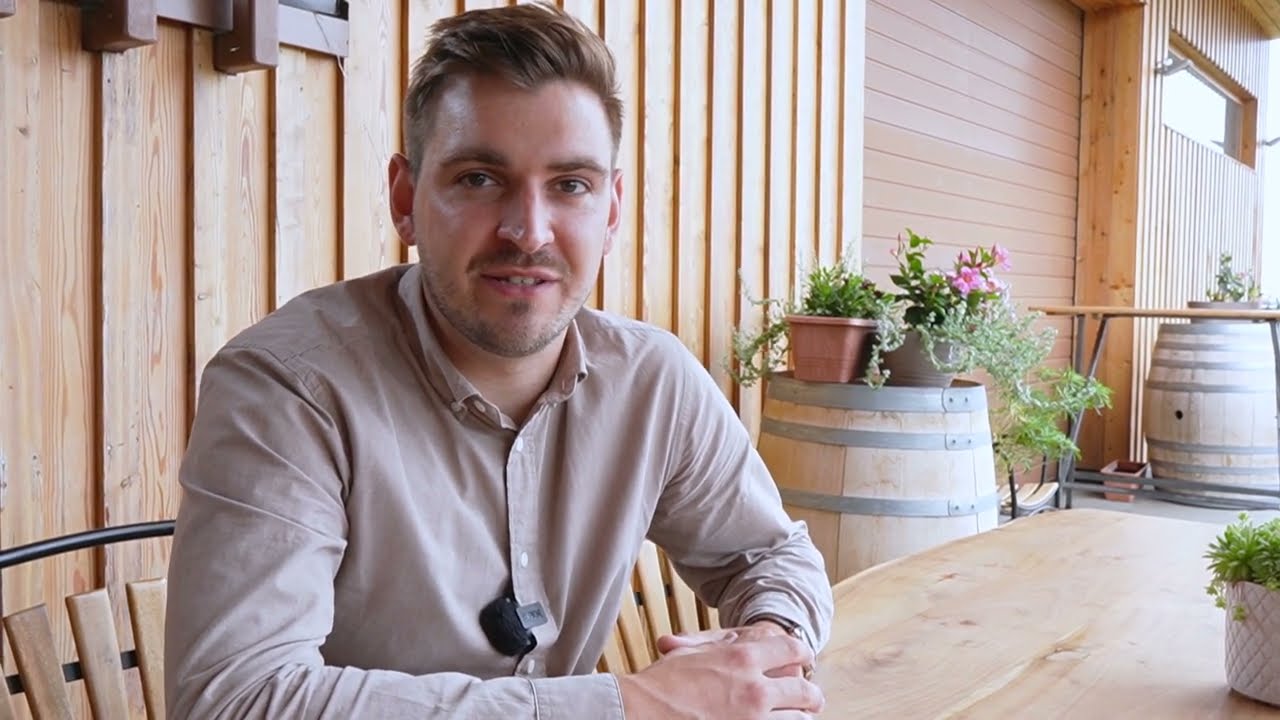 Hosted by family - Vino Valdhuber