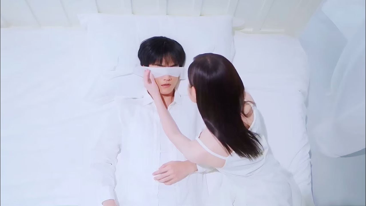 🦋In the dream, the older sister, dressed in white, seduces her younger brother.#love #drama