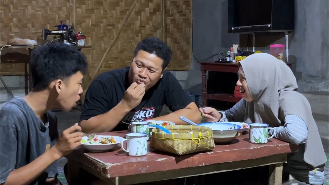 Masak untuk sahur, ayam goreng,tumis telur sawi pagoda, masakan desa 