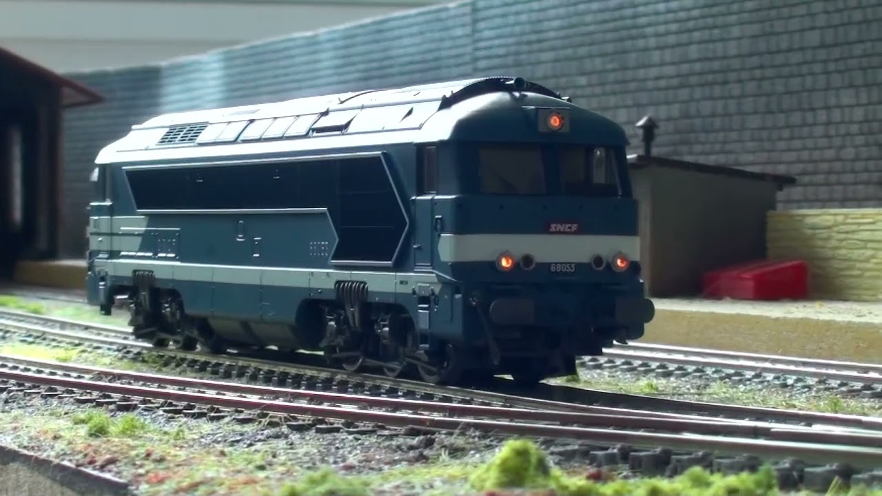 Train miniature modélisme ferroviaire ho Du bleu au béton.
