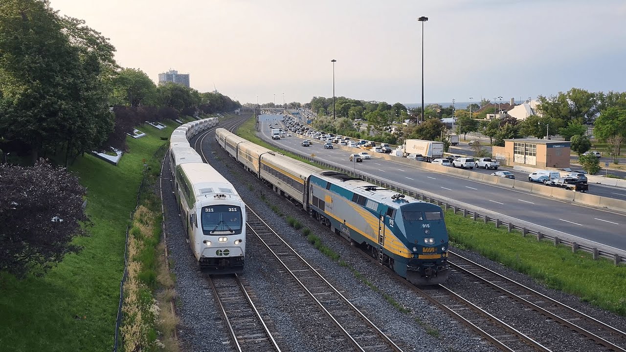 Roncy Curve! Madness GO Train Rush-Hour-Railfanning in Toronto, Ontario - June 20, 2023
