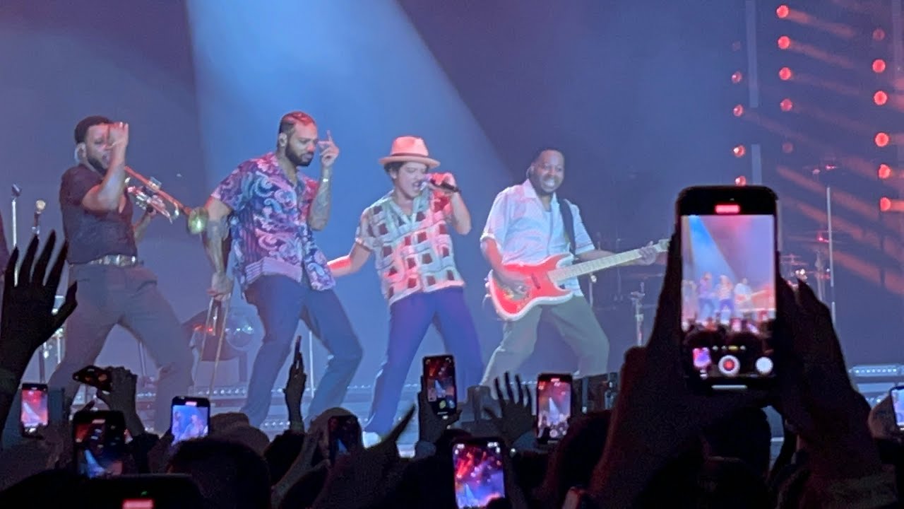 Bruno Mars - Uptown Funk (Live in Bahrain - Nov. 28, 2022)
