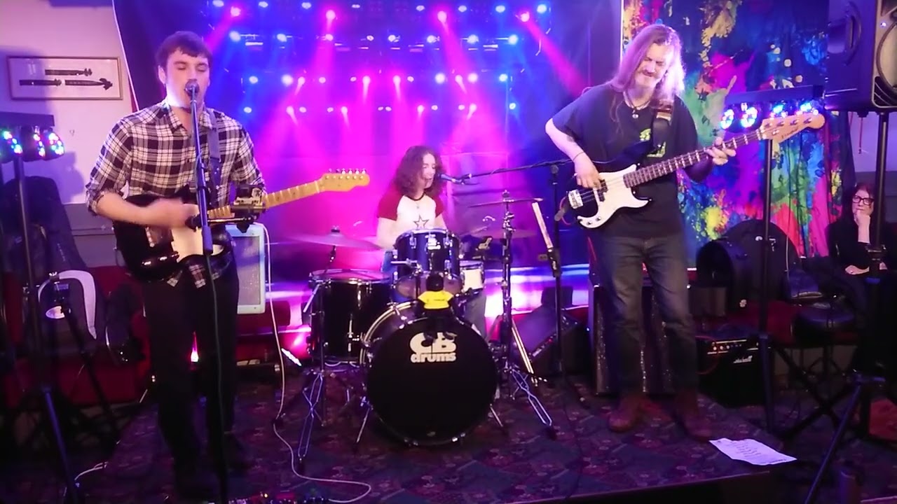 Canada Hill performing 'By The Way' at the Coulsdon Club, Coulsdon on 7th February 2026.