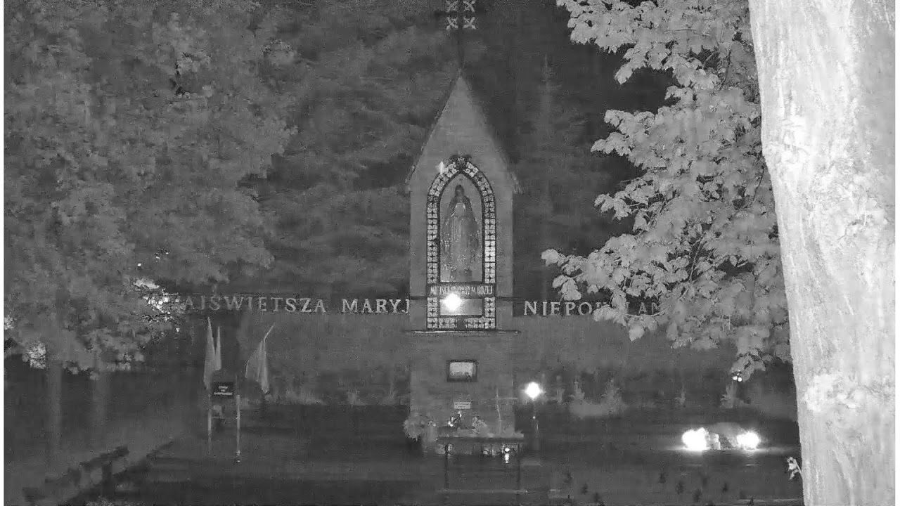 Kapliczka Sanktuarium Matki Bożej w Gietrzwałdzie - miejsce objawień Maryi w 1877 roku