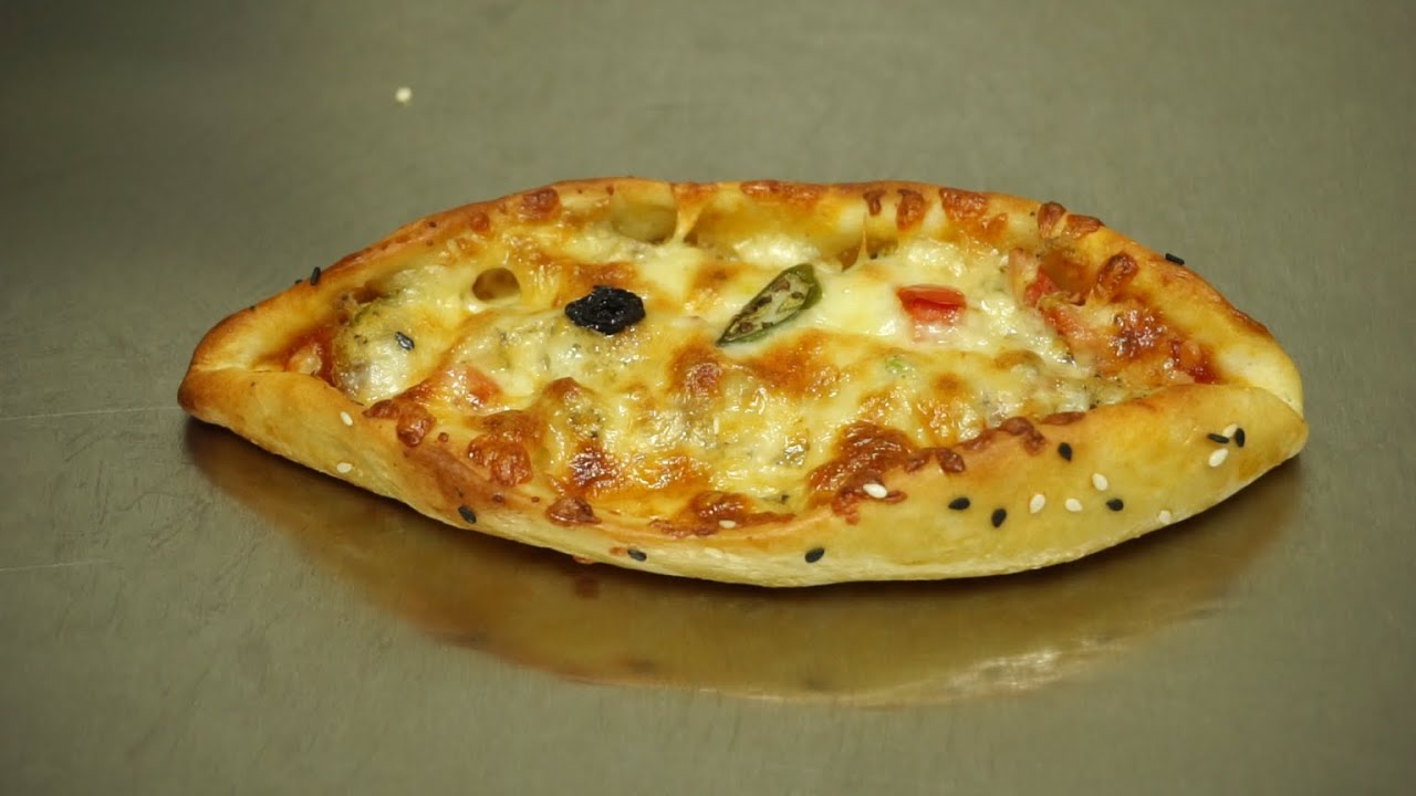 ചായക്കൊപ്പം കഴിക്കാൻ ഒരു പുതിയ ഐറ്റം🔥 Egg Pide Recipe